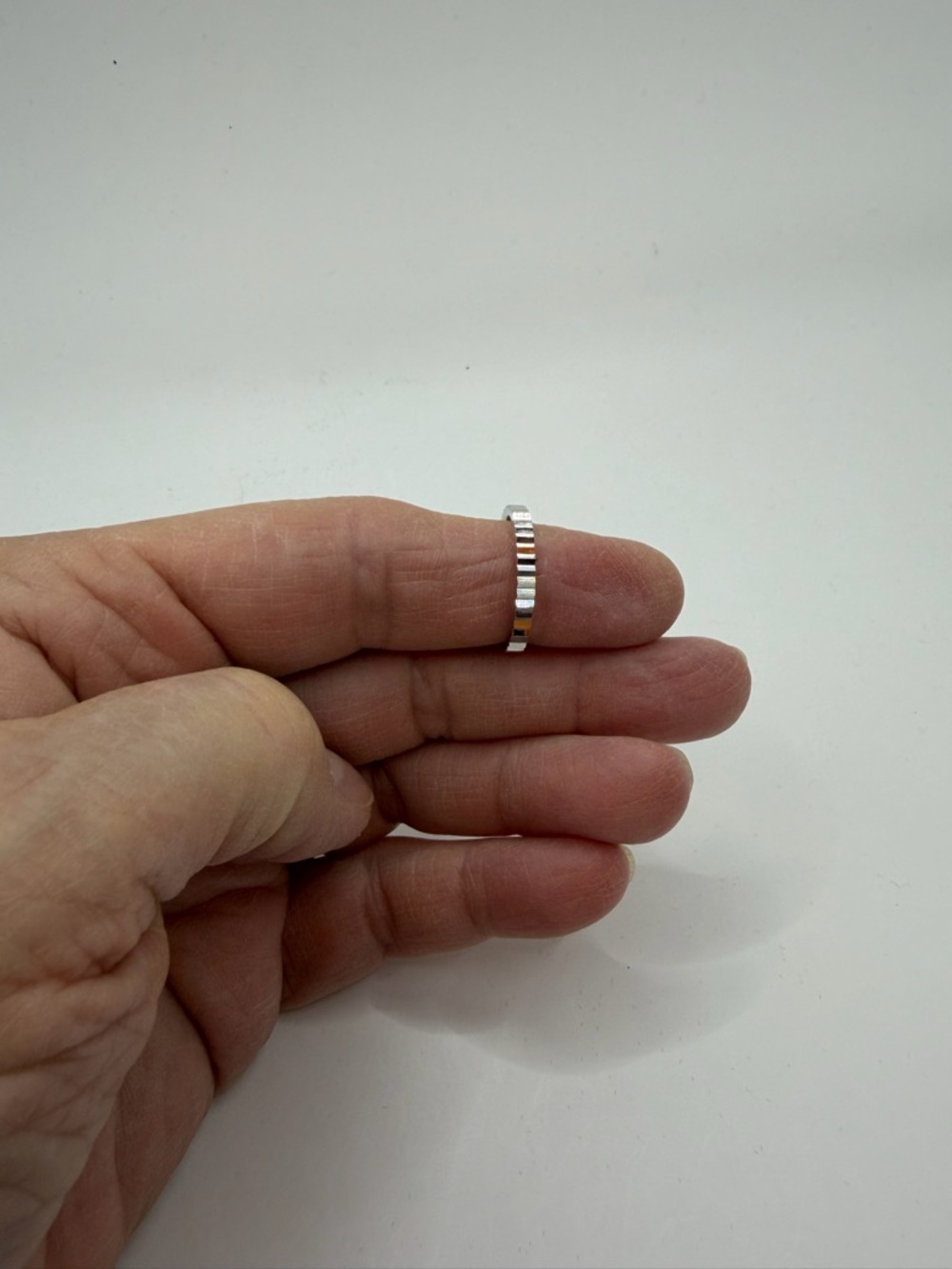 Ring Concierge Fluted White Gold Stackable Ring Size 6 - Picture 5 of 10